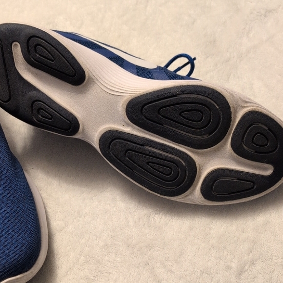 Nike Revolution 4 Men's Athletic Shoes in Blue - Picture 6 of 8